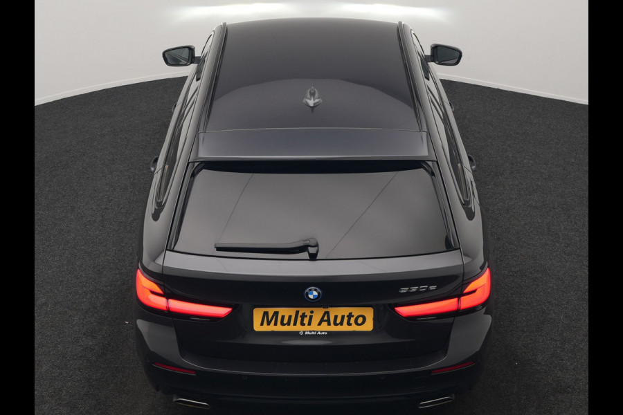 BMW 5 Serie Touring 530e High Executive PHEV 293pk Dealer O.H. Achteras besturing | Trekhaak Af Fabriek | Adaptive Cruise | Camera | Lederen Sportstoelen Memory & Verwarmd | Sfeerverlichting | Stuur Verwarmd | Blis | Apple Carplay | Navigatie | DAB |