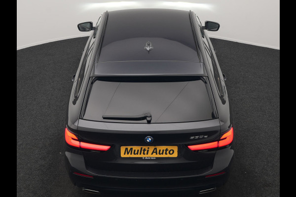 BMW 5 Serie Touring 530e High Executive PHEV 293pk Dealer O.H. Achteras besturing | Trekhaak Af Fabriek | Adaptive Cruise | Camera | Lederen Sportstoelen Memory & Verwarmd | Sfeerverlichting | Stuur Verwarmd | Blis | Apple Carplay | Navigatie | DAB |