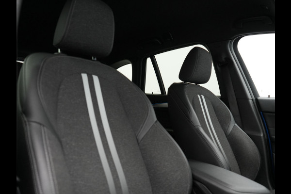 BMW X1 xDrive25e M Sport PHEV 221pk Dealer O.H. | Camera | Sportstoelen & Stuur Verwarmd | Sfeerverlichting | Cruise Control | Navigatie | DAB | 19"L.M | Plug In Hybrid |