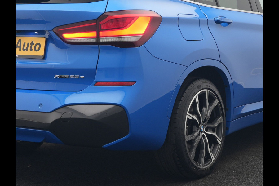 BMW X1 xDrive25e M Sport PHEV 221pk Dealer O.H. | Camera | Sportstoelen & Stuur Verwarmd | Sfeerverlichting | Cruise Control | Navigatie | DAB | 19"L.M | Plug In Hybrid |