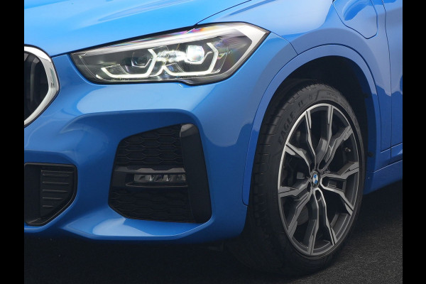 BMW X1 xDrive25e M Sport PHEV 221pk Dealer O.H. | Camera | Sportstoelen & Stuur Verwarmd | Sfeerverlichting | Cruise Control | Navigatie | DAB | 19"L.M | Plug In Hybrid |