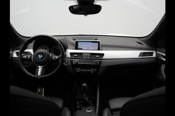 BMW X1 xDrive25e M Sport PHEV 221pk Dealer O.H. | Camera | Sportstoelen & Stuur Verwarmd | Sfeerverlichting | Cruise Control | Navigatie | DAB | 19"L.M | Plug In Hybrid |