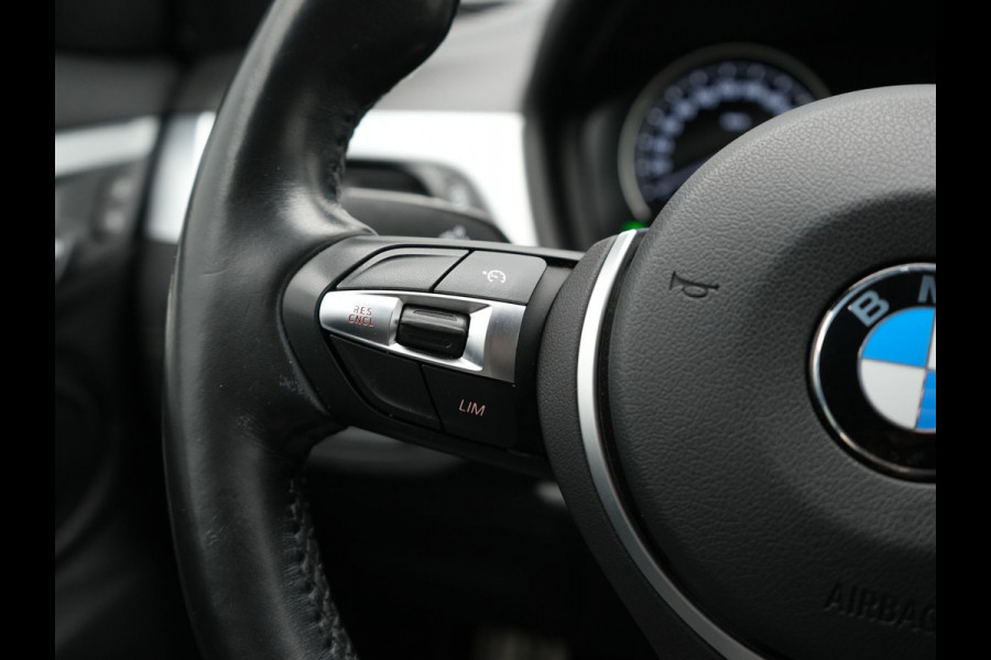 BMW X1 xDrive25e M Sport PHEV 221pk Dealer O.H. | Camera | Sportstoelen & Stuur Verwarmd | Sfeerverlichting | Cruise Control | Navigatie | DAB | 19"L.M | Plug In Hybrid |