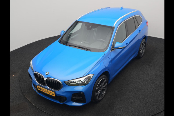 BMW X1 xDrive25e M Sport PHEV 221pk Dealer O.H. | Camera | Sportstoelen & Stuur Verwarmd | Sfeerverlichting | Cruise Control | Navigatie | DAB | 19"L.M | Plug In Hybrid |