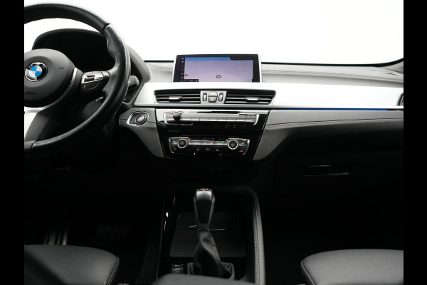 BMW X1 xDrive25e M Sport PHEV 221pk Dealer O.H. | Camera | Sportstoelen & Stuur Verwarmd | Sfeerverlichting | Cruise Control | Navigatie | DAB | 19"L.M | Plug In Hybrid |