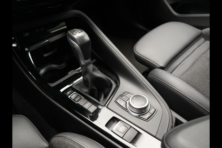 BMW X1 xDrive25e M Sport PHEV 221pk Dealer O.H. | Camera | Sportstoelen & Stuur Verwarmd | Sfeerverlichting | Cruise Control | Navigatie | DAB | 19"L.M | Plug In Hybrid |