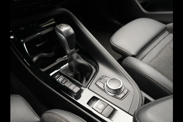 BMW X1 xDrive25e M Sport PHEV 221pk Dealer O.H. | Camera | Sportstoelen & Stuur Verwarmd | Sfeerverlichting | Cruise Control | Navigatie | DAB | 19"L.M | Plug In Hybrid |
