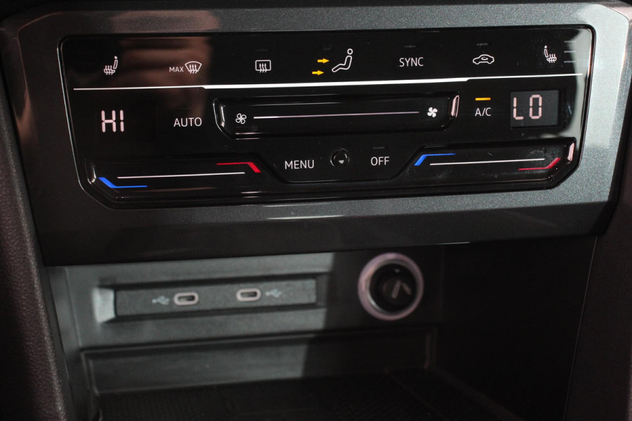 Volkswagen Tiguan 1.5 TSI DSG Active Navigatie Climate Control Adaptive Cruise Camera Control Led Dab Stoelverwarming Lichtmetalen Velgen