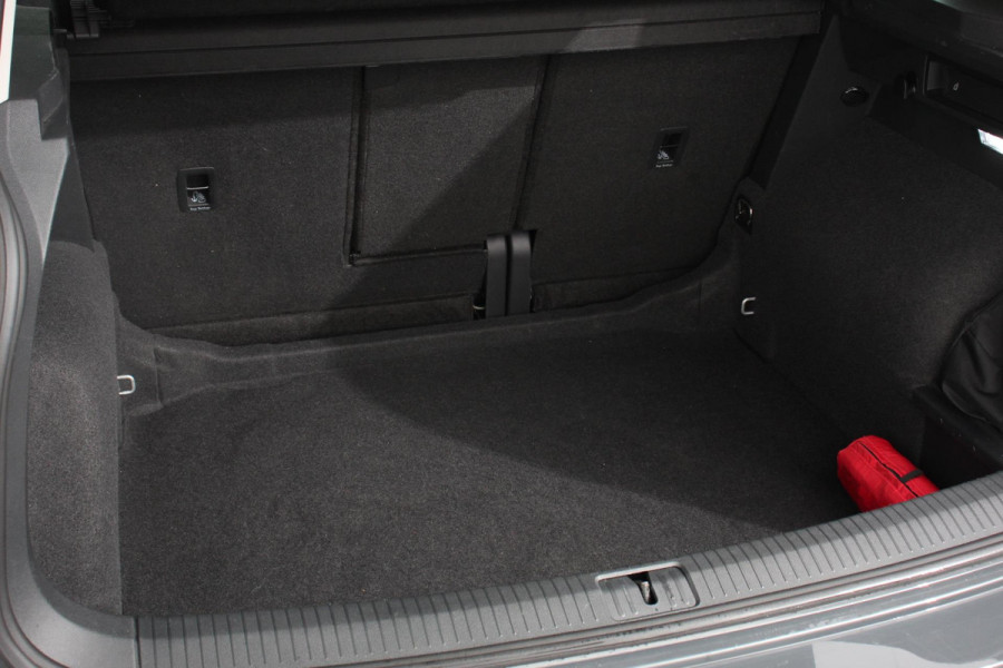 Volkswagen Tiguan 1.5 TSI DSG Active Navigatie Climate Control Adaptive Cruise Camera Control Led Dab Stoelverwarming Lichtmetalen Velgen