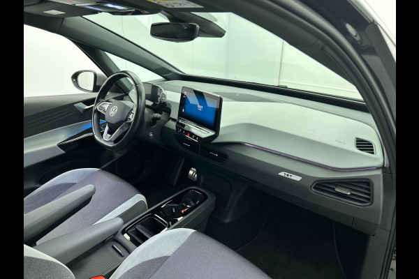 Volkswagen ID.3 First Plus 58 kWh Navigatie Apple Carplay/Android Auto Camera Parkeersensoren Adaptive Cruise Control Full LED Matrix Stoel- en stuurverwarming Lichtmetalen velgen Climate Control