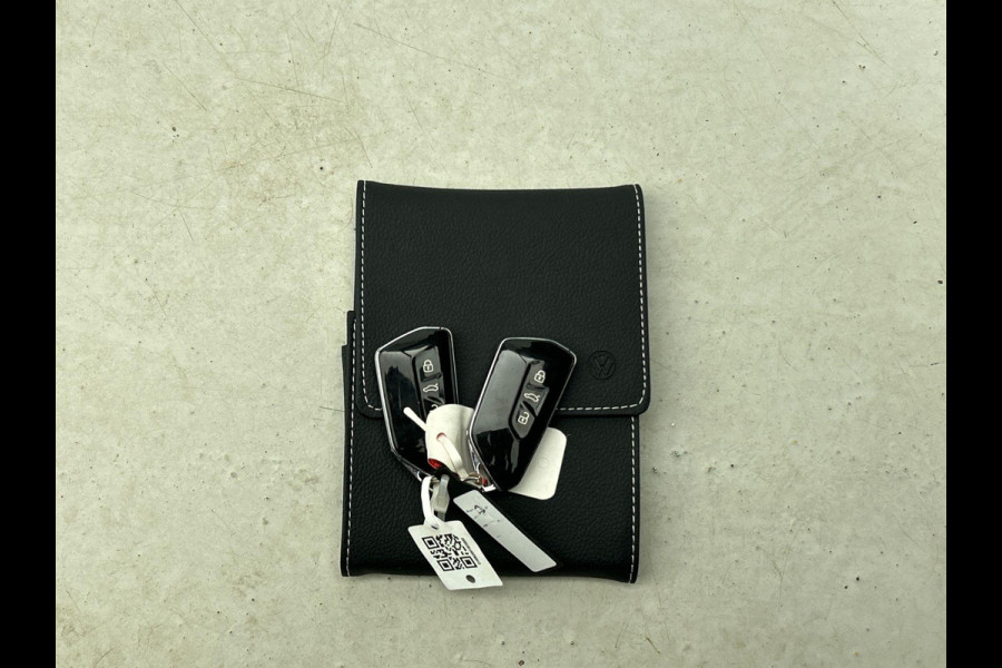 Volkswagen ID.3 First Plus 58 kWh Navigatie Apple Carplay/Android Auto Camera Parkeersensoren Adaptive Cruise Control Full LED Matrix Stoel- en stuurverwarming Lichtmetalen velgen Climate Control