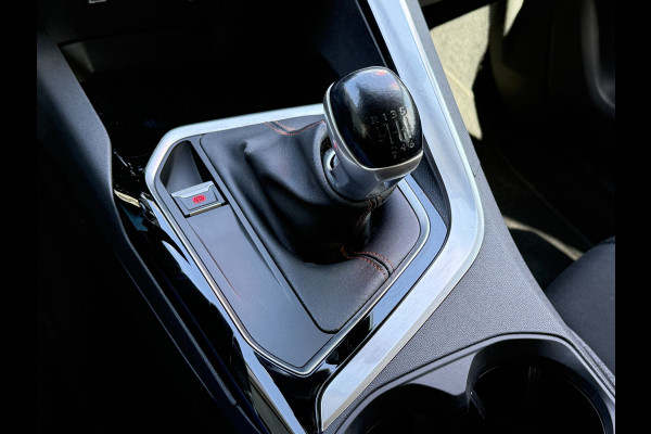 Peugeot 3008 BWJ 2019 | 1.2T 131PK Executive | TREKHAAK | CLIMA | NAVI | CARPLAY | PDC | PRIVACY GLASS | 17'' LMV