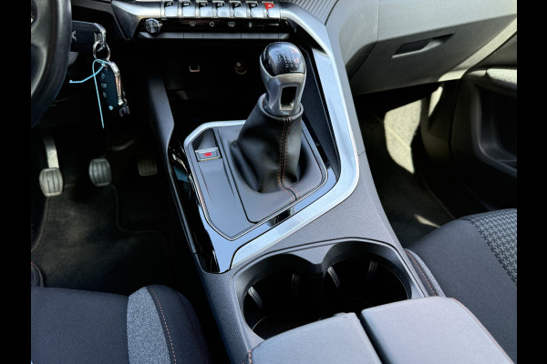 Peugeot 3008 BWJ 2019 | 1.2T 131PK Executive | TREKHAAK | CLIMA | NAVI | CARPLAY | PDC | PRIVACY GLASS | 17'' LMV