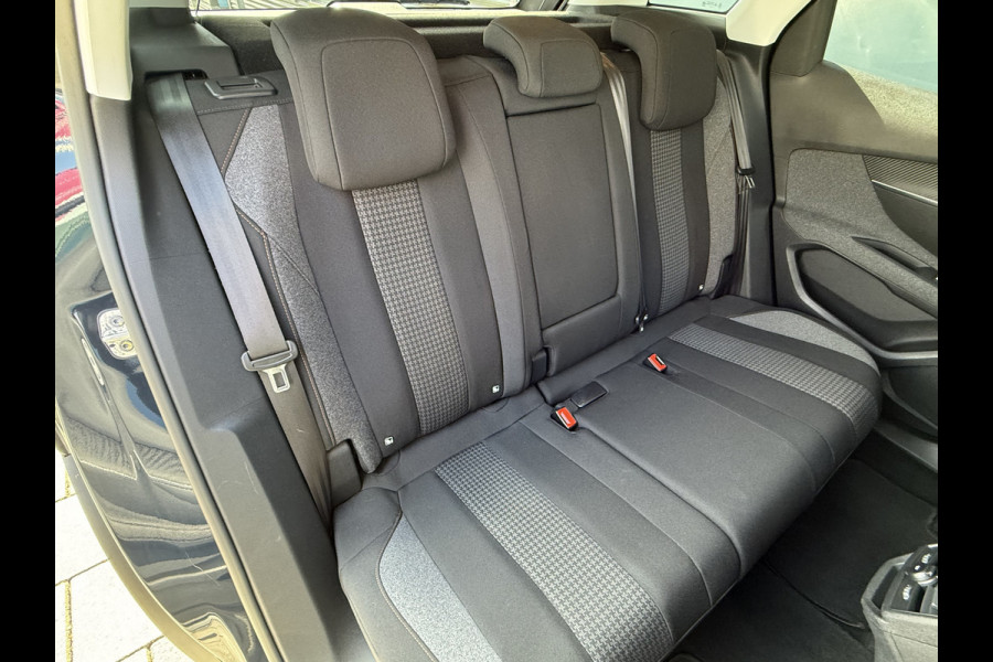 Peugeot 3008 BWJ 2019 | 1.2T 131PK Executive | TREKHAAK | CLIMA | NAVI | CARPLAY | PDC | PRIVACY GLASS | 17'' LMV