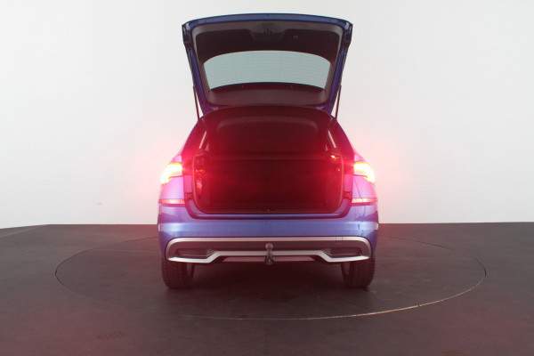 Škoda Kamiq 1.0 TSI Ambition > Race Blue/Camera/Trekhaak wegklapbaar...