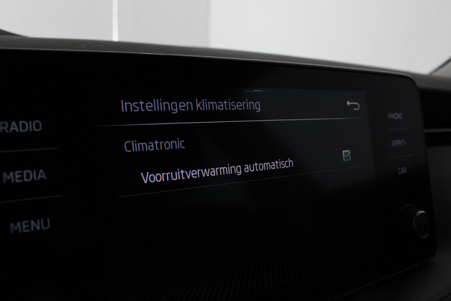 Škoda Kamiq 1.0 TSI Ambition > Race Blue/Camera/Trekhaak wegklapbaar...