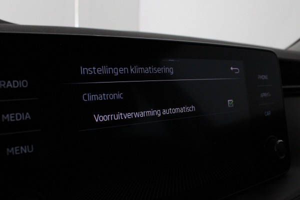 Škoda Kamiq 1.0 TSI Ambition > Race Blue/Camera/Trekhaak wegklapbaar...