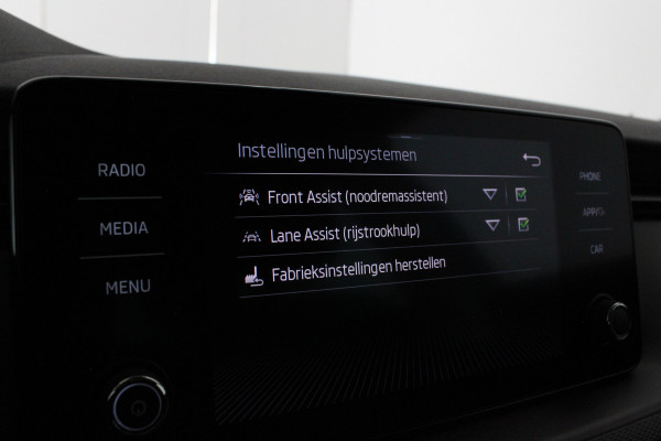 Škoda Kamiq 1.0 TSI Ambition > Race Blue/Camera/Trekhaak wegklapbaar...