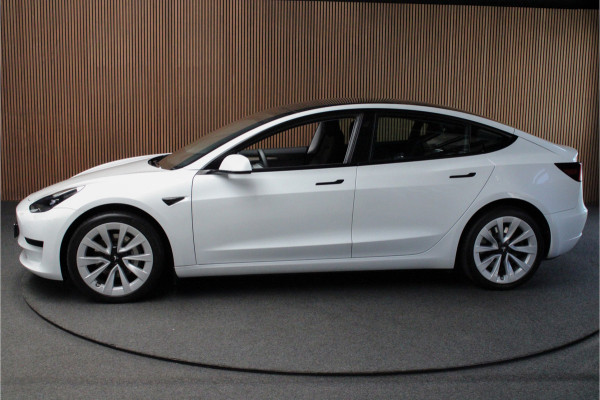 Tesla Model 3 RWD ACC Autopilot Stuurverwarm. PDC Leer Navi Panoramadak 360° Elektr. achterklep Stoelverwarming voor & achter Climate voor & achter LM velgen