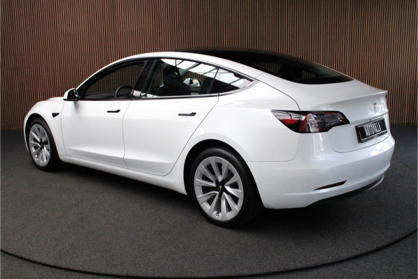 Tesla Model 3 RWD ACC Autopilot Stuurverwarm. PDC Leer Navi Panoramadak 360° Elektr. achterklep Stoelverwarming voor & achter Climate voor & achter LM velgen