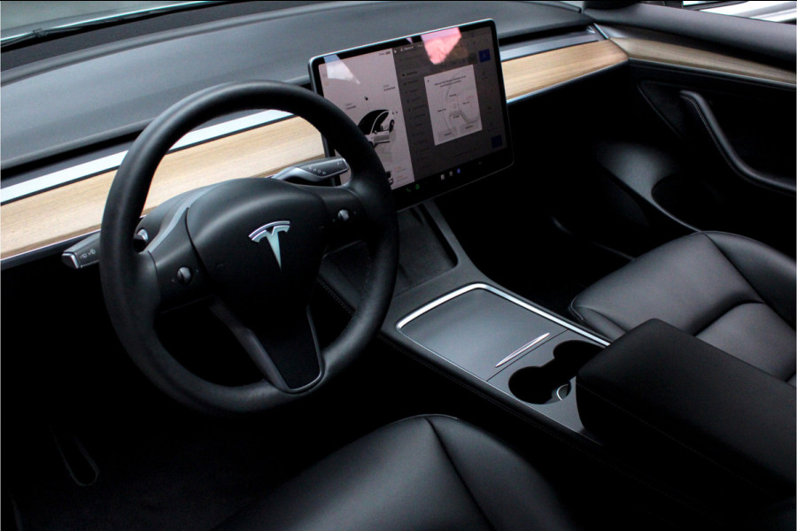 Tesla Model 3 RWD ACC Autopilot Stuurverwarm. PDC Leer Navi Panoramadak 360° Elektr. achterklep Stoelverwarming voor & achter Climate voor & achter LM velgen