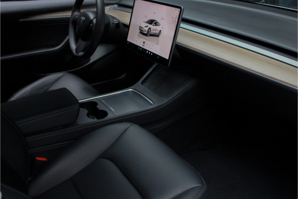 Tesla Model 3 RWD ACC Autopilot Stuurverwarm. PDC Leer Navi Panoramadak 360° Elektr. achterklep Stoelverwarming voor & achter Climate voor & achter LM velgen