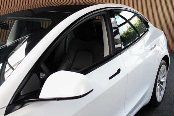 Tesla Model 3 RWD ACC Autopilot Stuurverwarm. PDC Leer Navi Panoramadak 360° Elektr. achterklep Stoelverwarming voor & achter Climate voor & achter LM velgen