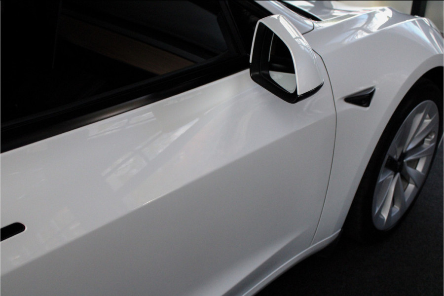 Tesla Model 3 RWD ACC Autopilot Stuurverwarm. PDC Leer Navi Panoramadak 360° Elektr. achterklep Stoelverwarming voor & achter Climate voor & achter LM velgen