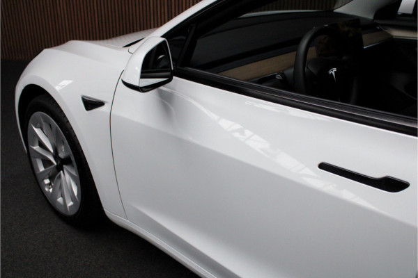 Tesla Model 3 RWD ACC Autopilot Stuurverwarm. PDC Leer Navi Panoramadak 360° Elektr. achterklep Stoelverwarming voor & achter Climate voor & achter LM velgen