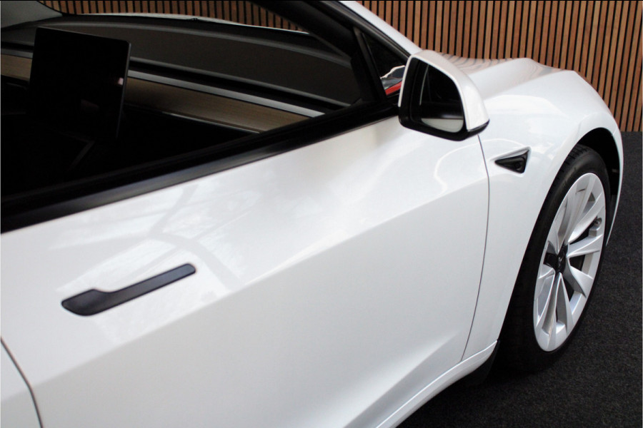 Tesla Model 3 RWD ACC Autopilot Stuurverwarm. PDC Leer Navi Panoramadak 360° Elektr. achterklep Stoelverwarming voor & achter Climate voor & achter LM velgen