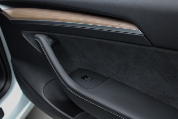 Tesla Model 3 RWD ACC Autopilot Stuurverwarm. PDC Leer Navi Panoramadak 360° Elektr. achterklep Stoelverwarming voor & achter Climate voor & achter LM velgen