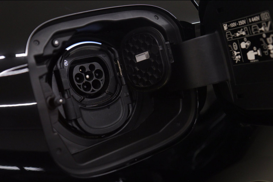 Mercedes-Benz A-Klasse 250 e AMG Limited PANO/BURM/CARPLAY/STOELVER/VOL