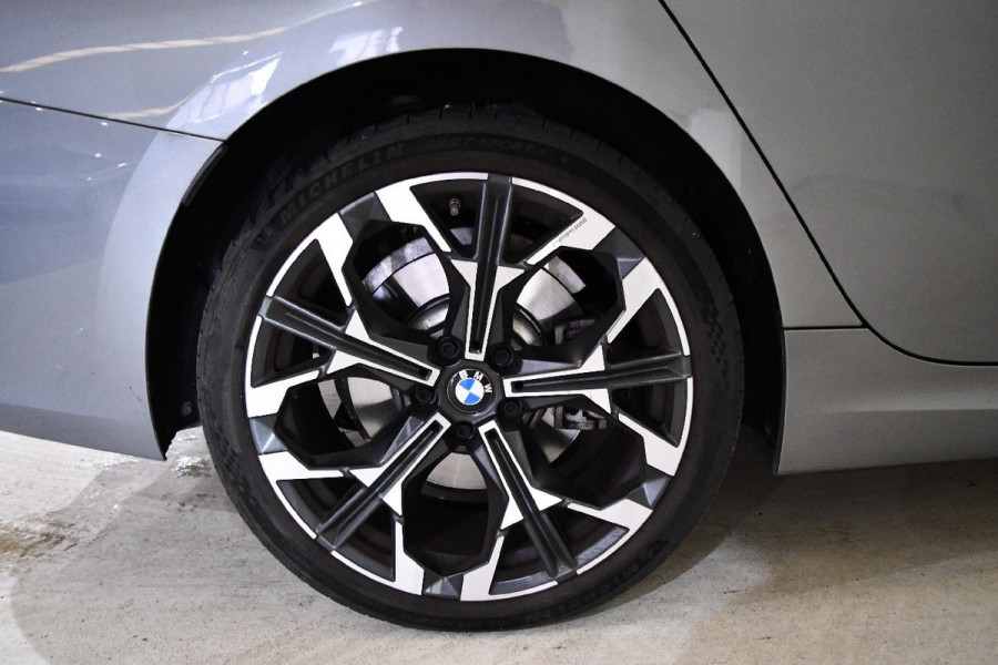 BMW 3 Serie Touring 330e xDrive M-Sport Pano 19inch El-zetels HUD 360-cam LCI-2