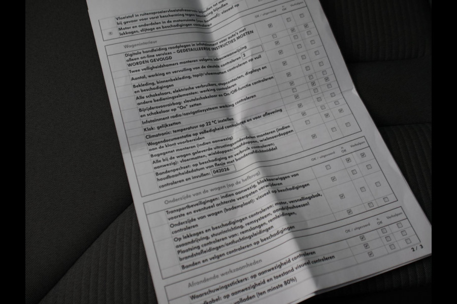 Škoda ENYAQ iV 60 + SFEERVERLICHTING | CAMERA | NAVIGATIE | APPLE CARPLAY | ANDROID AUTO | 19 INCH LMV