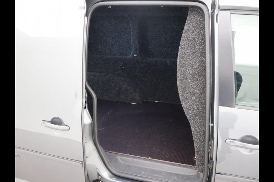 Volkswagen Caddy 2.0 TDI 180 PK + 18 INCH | VERLAAGD | BREMBO | APPLE CARPLAY | TREKHAAK | STOELVERWARMING