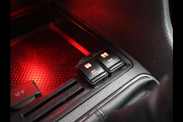 Volkswagen Caddy 2.0 TDI 180 PK + 18 INCH | VERLAAGD | BREMBO | APPLE CARPLAY | TREKHAAK | STOELVERWARMING