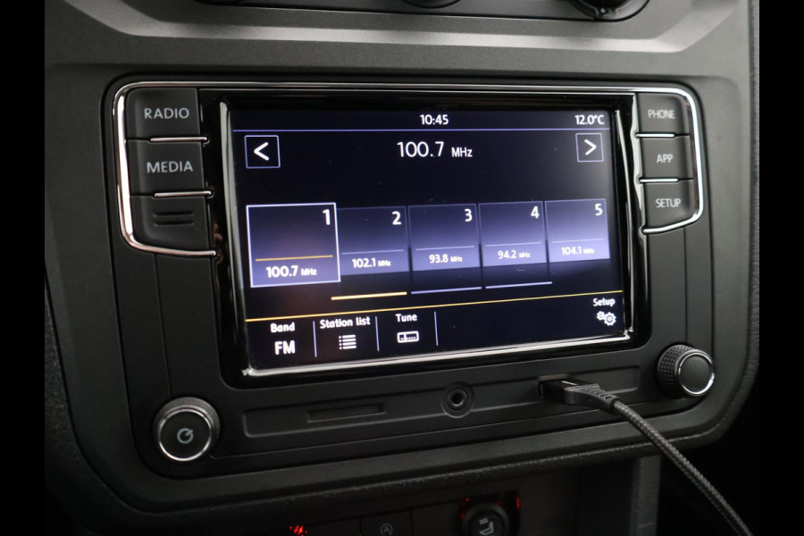 Volkswagen Caddy 2.0 TDI 180 PK + 18 INCH | VERLAAGD | BREMBO | APPLE CARPLAY | TREKHAAK | STOELVERWARMING