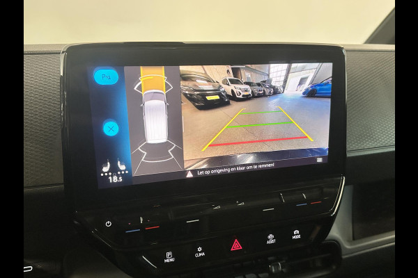 Volkswagen ID. Buzz Cargo 77 kWh SOH 96% Nieuwprijs €71233! Airco Navi Wireless Carplay IQ Light 20" LM Velgen Adaptive Cruise Control PDC VA + Camera Stoelverwarming Voorruit verwarming 3-Zits