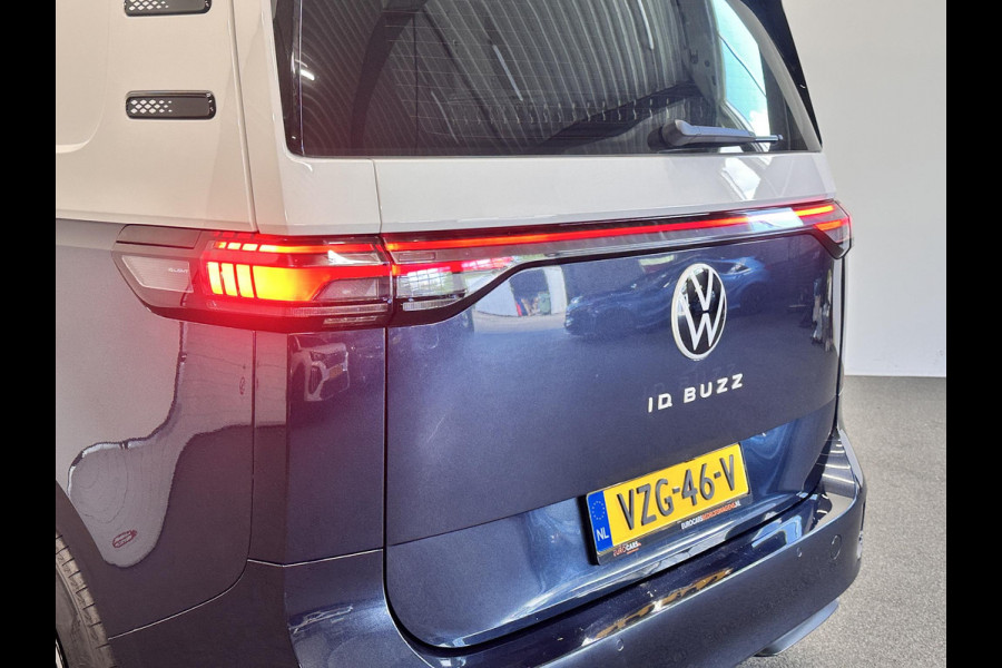 Volkswagen ID. Buzz Cargo 77 kWh SOH 96% Nieuwprijs €71233! Airco Navi Wireless Carplay IQ Light 20" LM Velgen Adaptive Cruise Control PDC VA + Camera Stoelverwarming Voorruit verwarming 3-Zits