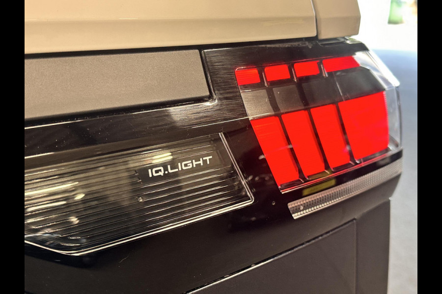 Volkswagen ID. Buzz Cargo 77 kWh SOH 96% Nieuwprijs €71233! Airco Navi Wireless Carplay IQ Light 20" LM Velgen Adaptive Cruise Control PDC VA + Camera Stoelverwarming Voorruit verwarming 3-Zits