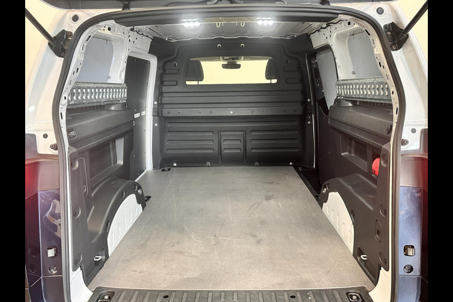 Volkswagen ID. Buzz Cargo 77 kWh SOH 96% Nieuwprijs €71233! Airco Navi Wireless Carplay IQ Light 20" LM Velgen Adaptive Cruise Control PDC VA + Camera Stoelverwarming Voorruit verwarming 3-Zits