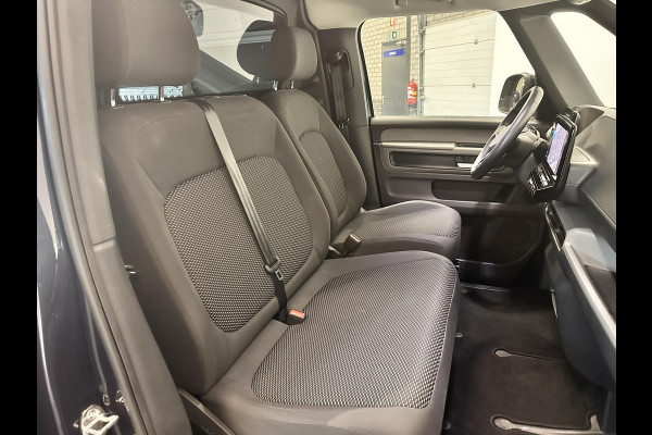 Volkswagen ID. Buzz Cargo 77 kWh SOH 96% Nieuwprijs €71233! Airco Navi Wireless Carplay IQ Light 20" LM Velgen Adaptive Cruise Control PDC VA + Camera Stoelverwarming Voorruit verwarming 3-Zits