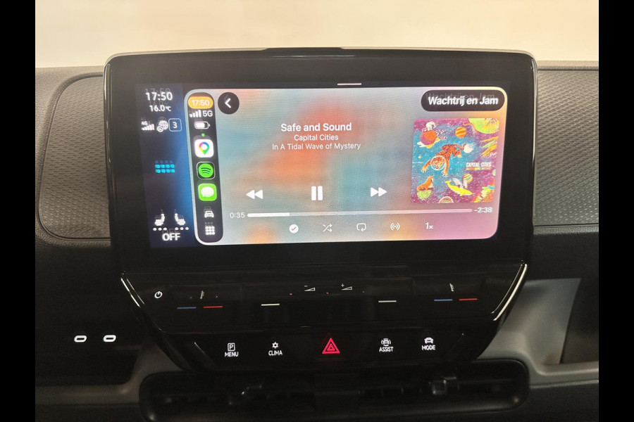 Volkswagen ID. Buzz Cargo 77 kWh SOH 96% Nieuwprijs €71233! Airco Navi Wireless Carplay IQ Light 20" LM Velgen Adaptive Cruise Control PDC VA + Camera Stoelverwarming Voorruit verwarming 3-Zits