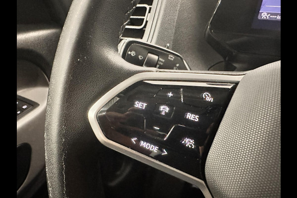 Volkswagen ID. Buzz Cargo 77 kWh SOH 96% Nieuwprijs €71233! Airco Navi Wireless Carplay IQ Light 20" LM Velgen Adaptive Cruise Control PDC VA + Camera Stoelverwarming Voorruit verwarming 3-Zits