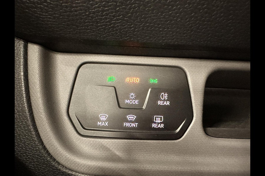 Volkswagen ID. Buzz Cargo 77 kWh SOH 96% Nieuwprijs €71233! Airco Navi Wireless Carplay IQ Light 20" LM Velgen Adaptive Cruise Control PDC VA + Camera Stoelverwarming Voorruit verwarming 3-Zits