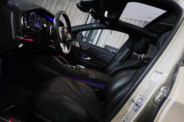 Mercedes-Benz S-Klasse S500 4MATIC Lang AMG Line / Acc / Lane Assist / Dode Hoek / 360 Camera / Chauffeurspakket / Schermen / Pano / Led