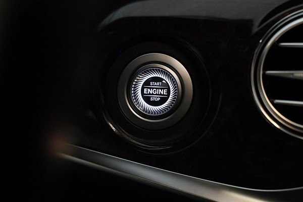 Mercedes-Benz S-Klasse S500 4MATIC Lang AMG Line / Acc / Lane Assist / Dode Hoek / 360 Camera / Chauffeurspakket / Schermen / Pano / Led