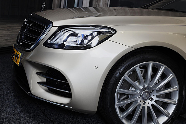 Mercedes-Benz S-Klasse S500 4MATIC Lang AMG Line / Acc / Lane Assist / Dode Hoek / 360 Camera / Chauffeurspakket / Schermen / Pano / Led