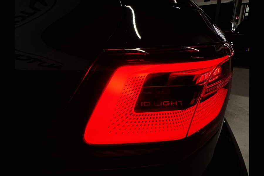 Volkswagen Golf 1.5 eTSI 3x R-Line|PANORAMA|IQ LIGHTS|BLINDSPOT|BOMVOL