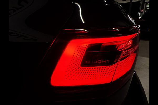 Volkswagen Golf 1.5 eTSI 3x R-Line|PANORAMA|IQ LIGHTS|BLINDSPOT|BOMVOL